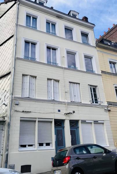 A Rouen, Entreprise Fouché sublime votre façade : ravalement complet, bavettes zinc remplacées, modénatures refaçonnées, finition durable soignée